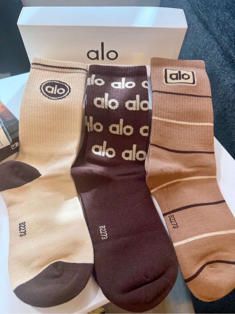 ALO Yoga 3-Pack Crew Socks in Beige, Brown, Tan